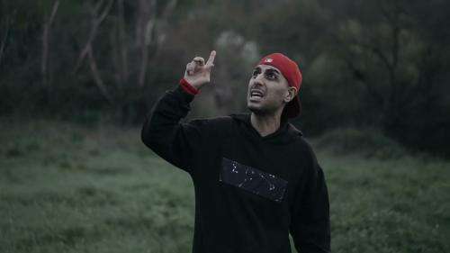 رضا پیشرو عطسه