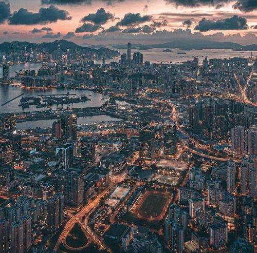 ایوان بند الا تو فقط بلا تو فقط رو تو قفلی زدم یالا تو فقط