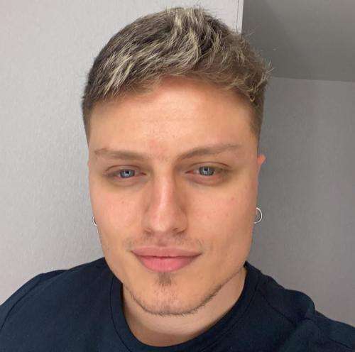 پوبون جای لبات مونده هنو رو بدن تو خودمم نباشم موزیکام