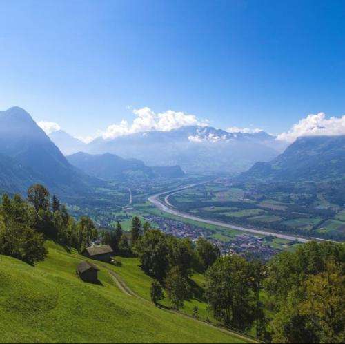 چرا نمیمیری میگن خوبا زود میرن