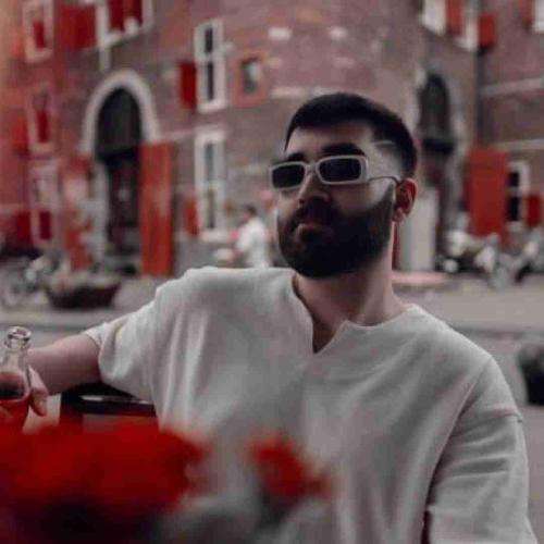 علی یاسینی بیبی واقعیم من نه از این کوچیکا که گنده میگن